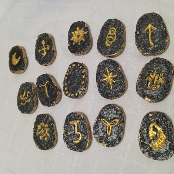 Set of handmade runes and symbols made from homemade paper painted and varnished - Picture 2 of 11